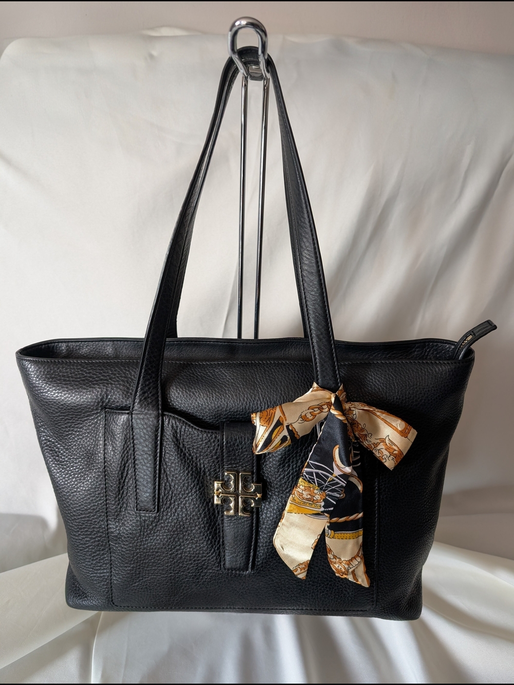 Tory Burch Meyer Plaque Pebbled Leather Tote Bag - Black - EUC